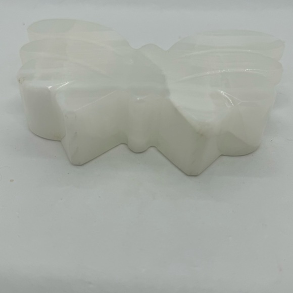 Vintage White Onyx Butterfly Napkin holder - Picture 4 of 4